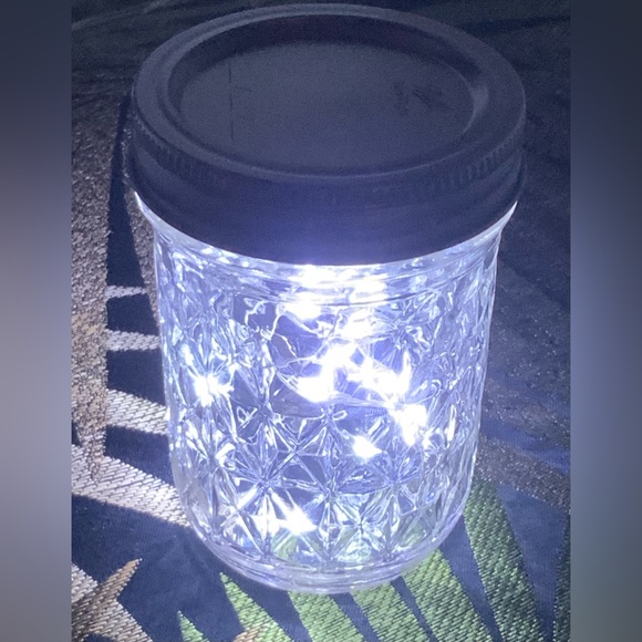 WHITE 1/2 PINT MASON JAR w/ LED FAIRY-LIGHTS/HANDMADE - Picture 1 of 9